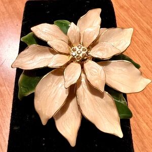 Poinsettia Brooch / Pin, Cream Color Swirled Enamel Gold Tone Christmas, Holiday